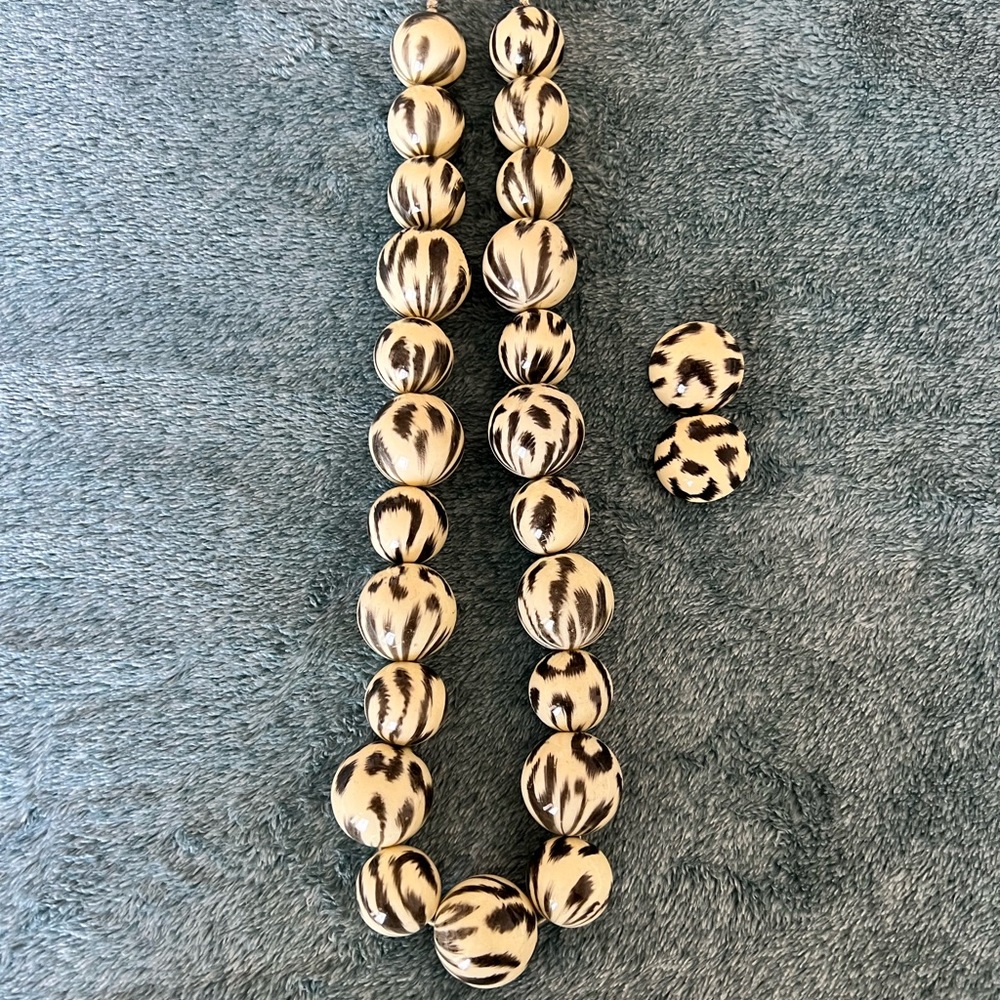 Animal print necklace set